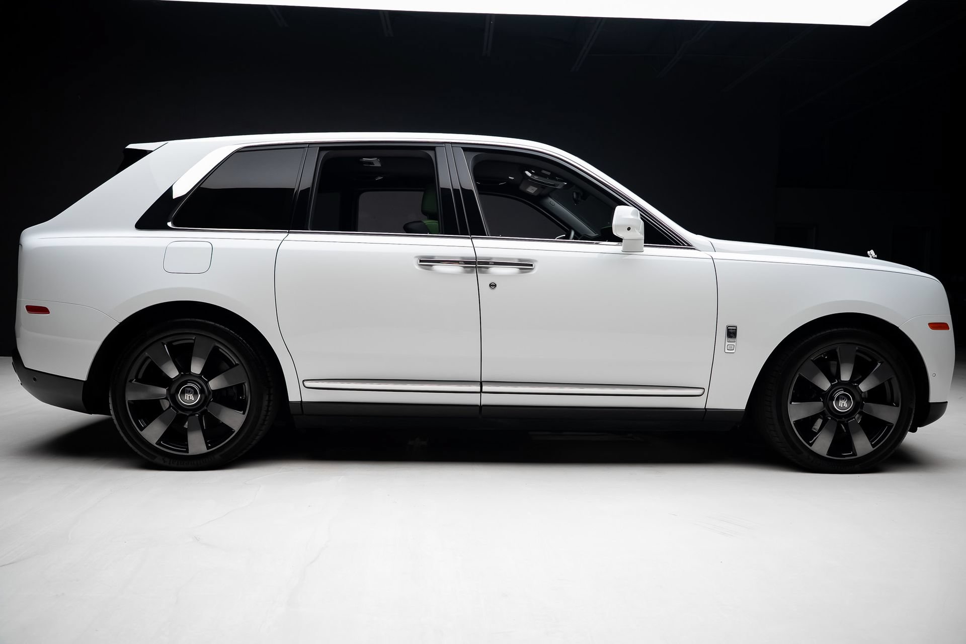 Used 2024 Rolls-Royce Cullinan w/ Cullinan Package AWD/4WD image 37