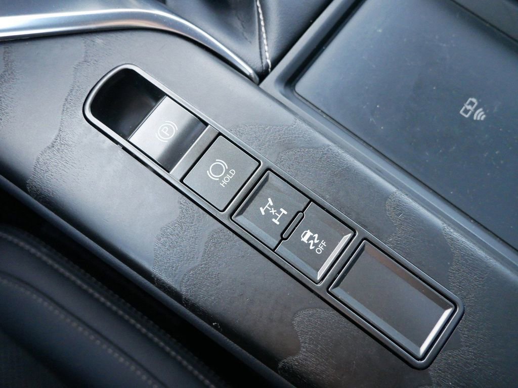 Used 2022 Lexus LX 600 4WD w/ Appearance Package image 25