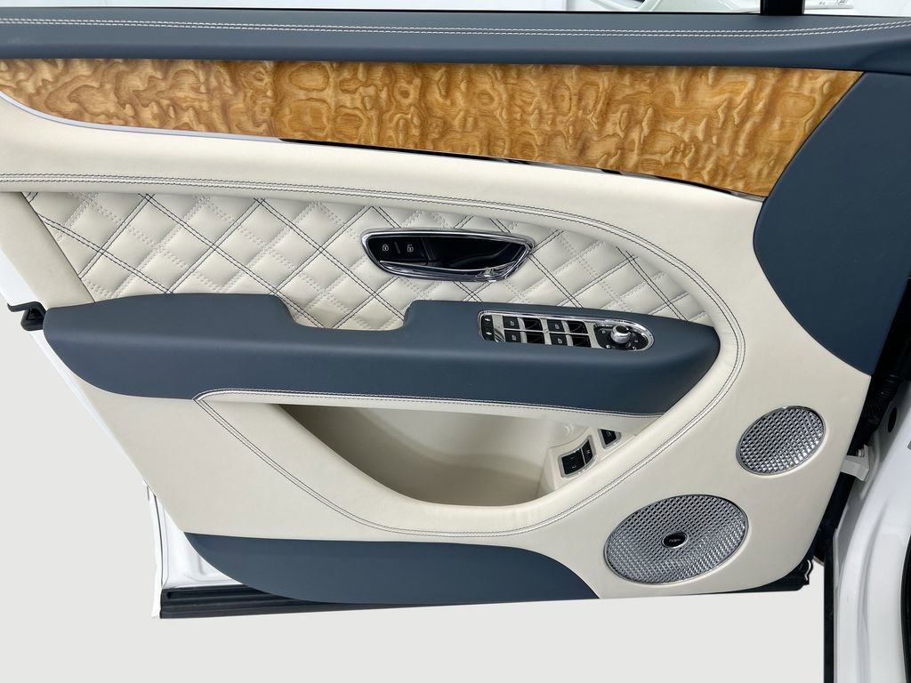 Used 2022 Bentley Bentayga image 23