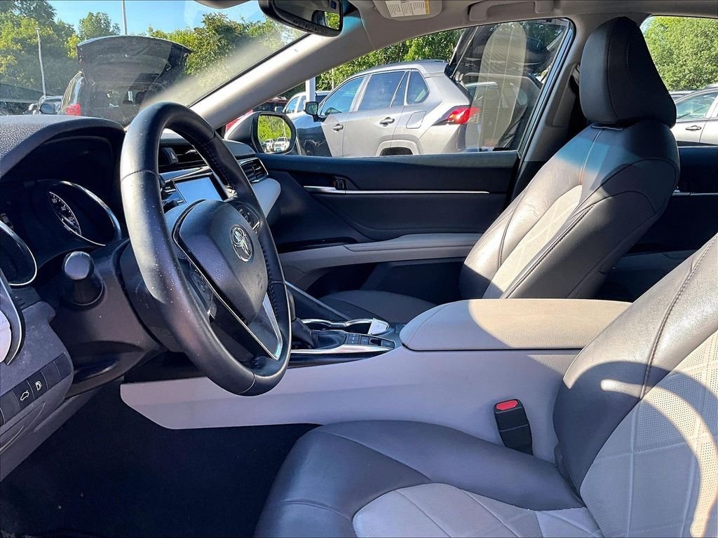 Certified 2018 Toyota Camry XLE FWD image 4