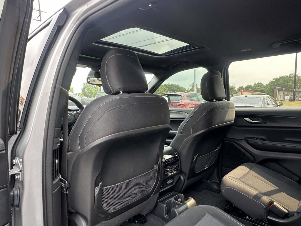 Used 2024 Jeep Grand Cherokee L Laredo w/ Luxury Tech Group I AWD/4WD image 18