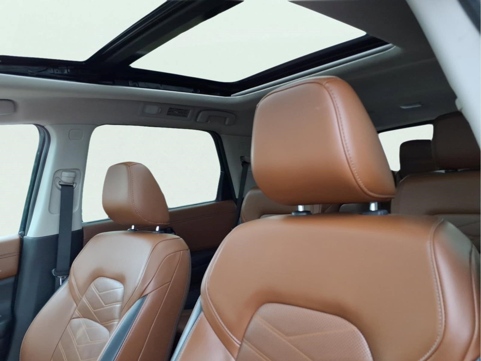 Used 2023 Nissan Pathfinder Platinum AWD/4WD image 18