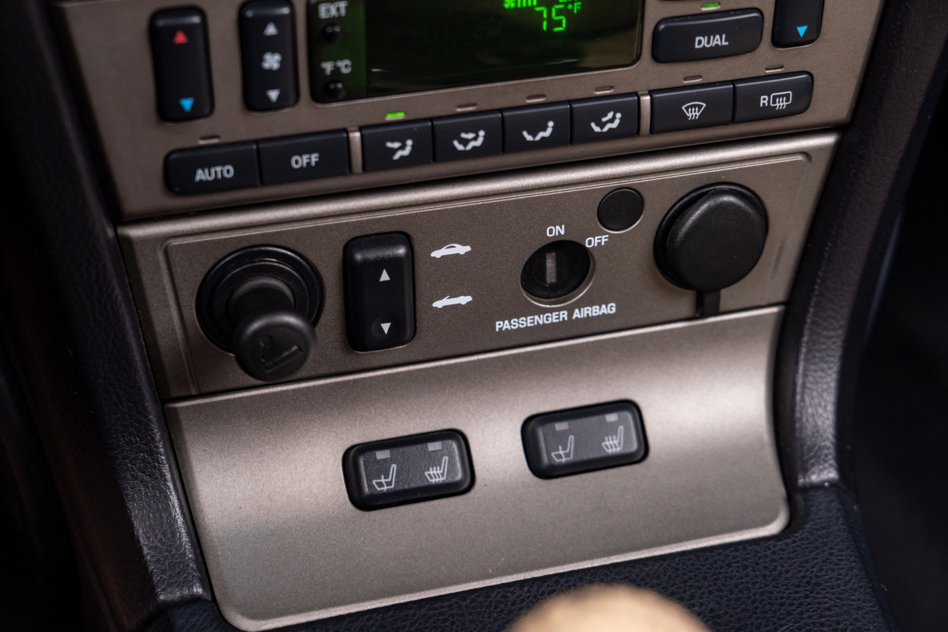 Used 2004 Ford Thunderbird Deluxe image 50