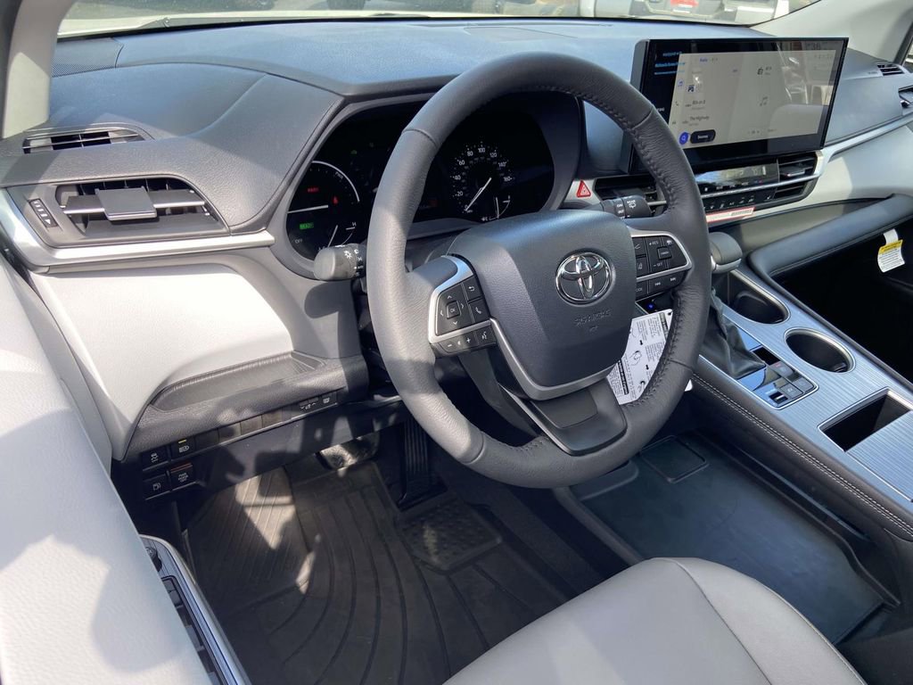 New 2026 Toyota Sienna XLE image 13