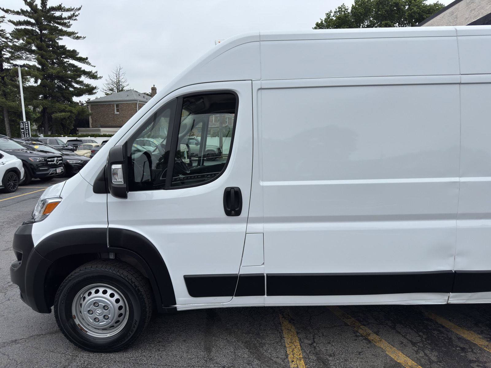 Used 2025 RAM ProMaster 2500 w/ Convenience Group FWD image 2