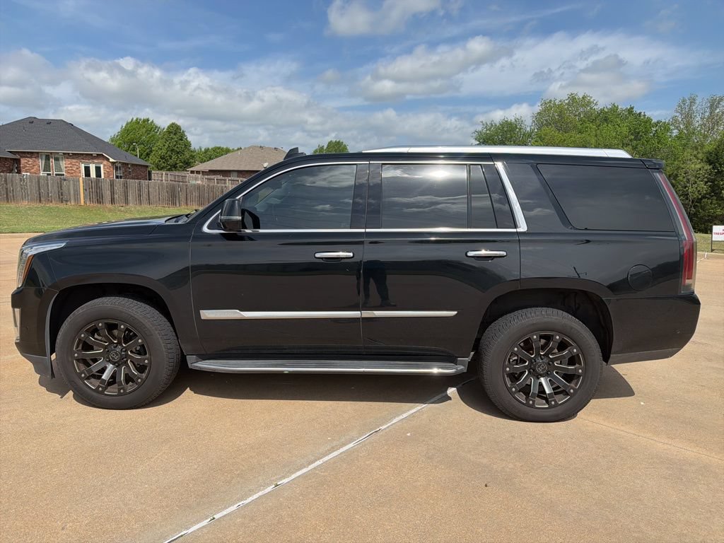 Used 2020 Cadillac Escalade Luxury AWD/4WD image 2