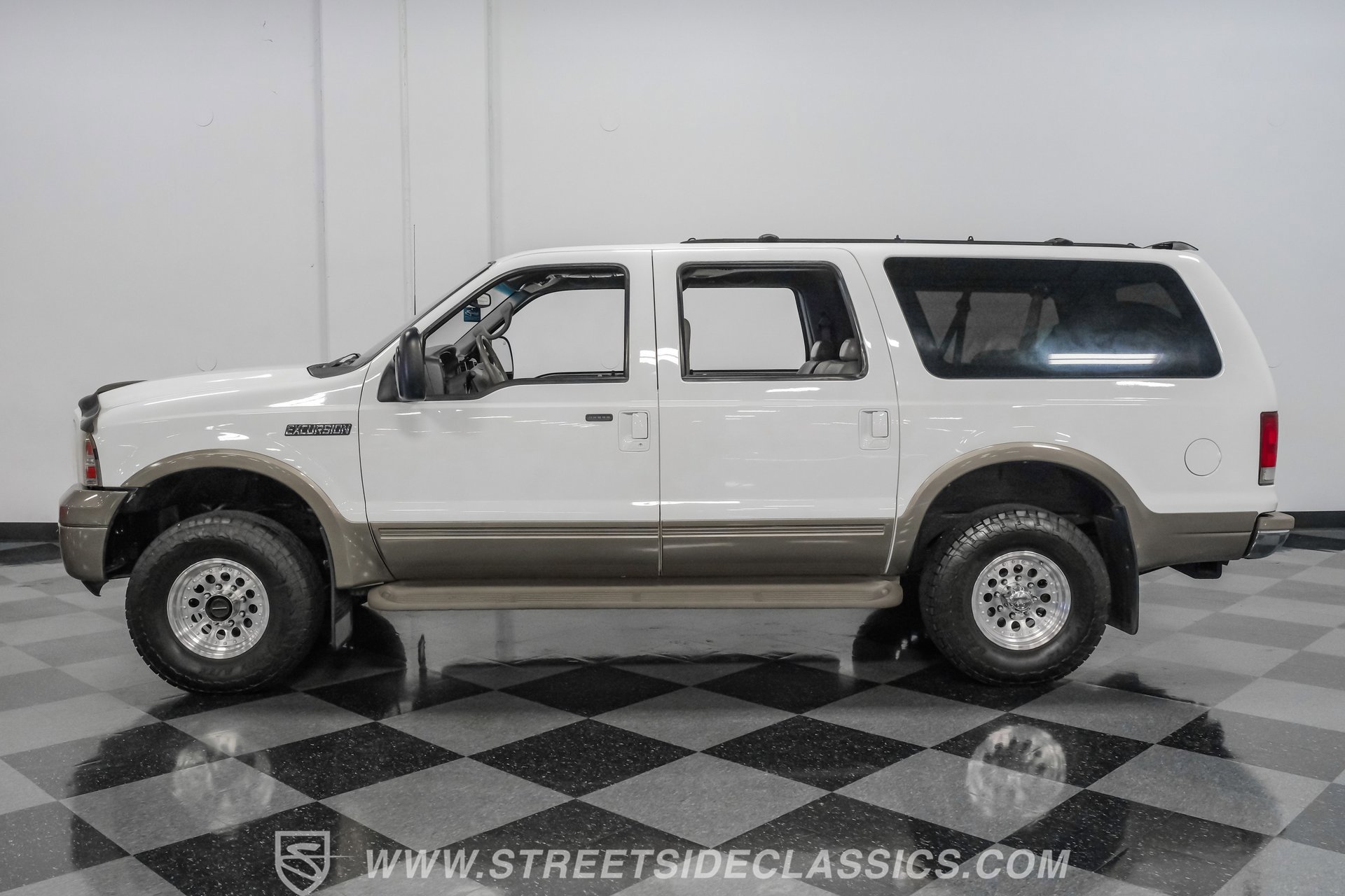 Used 2000 Ford Excursion Limited AWD/4WD image 2