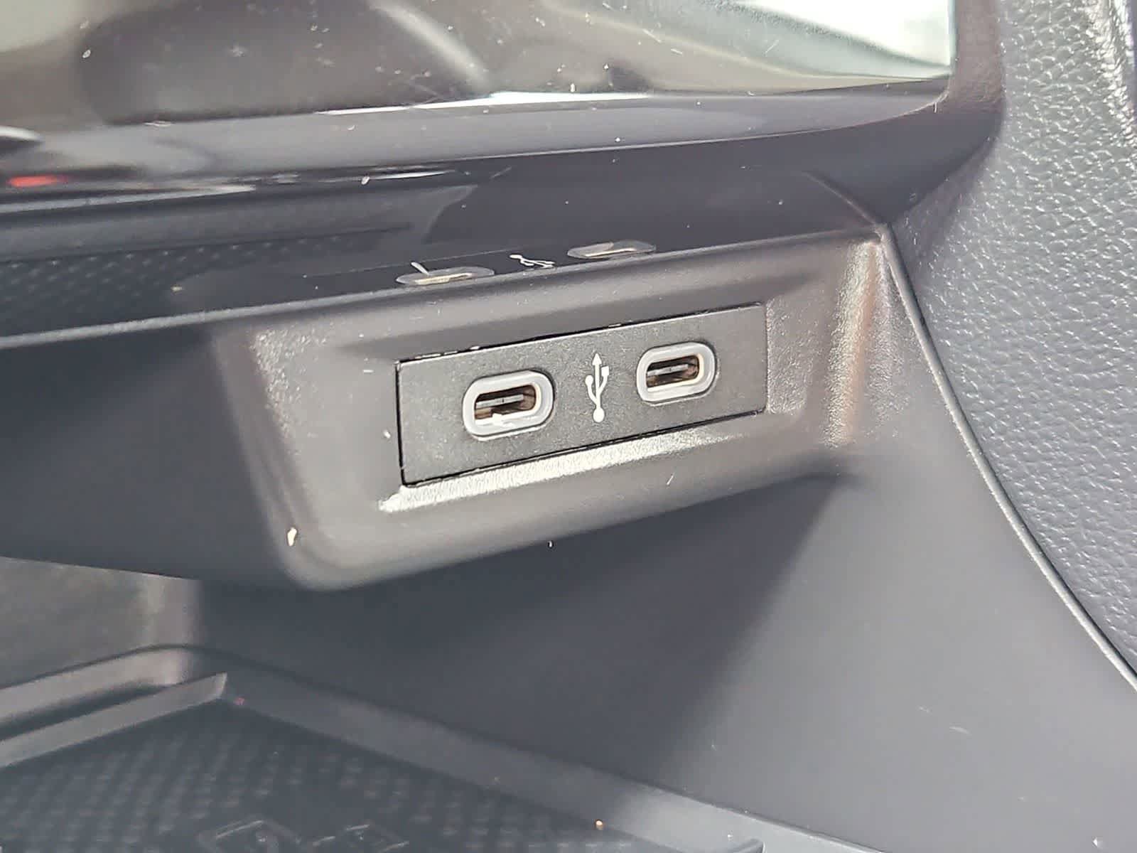 Certified 2025 Volkswagen Jetta SE FWD image 31