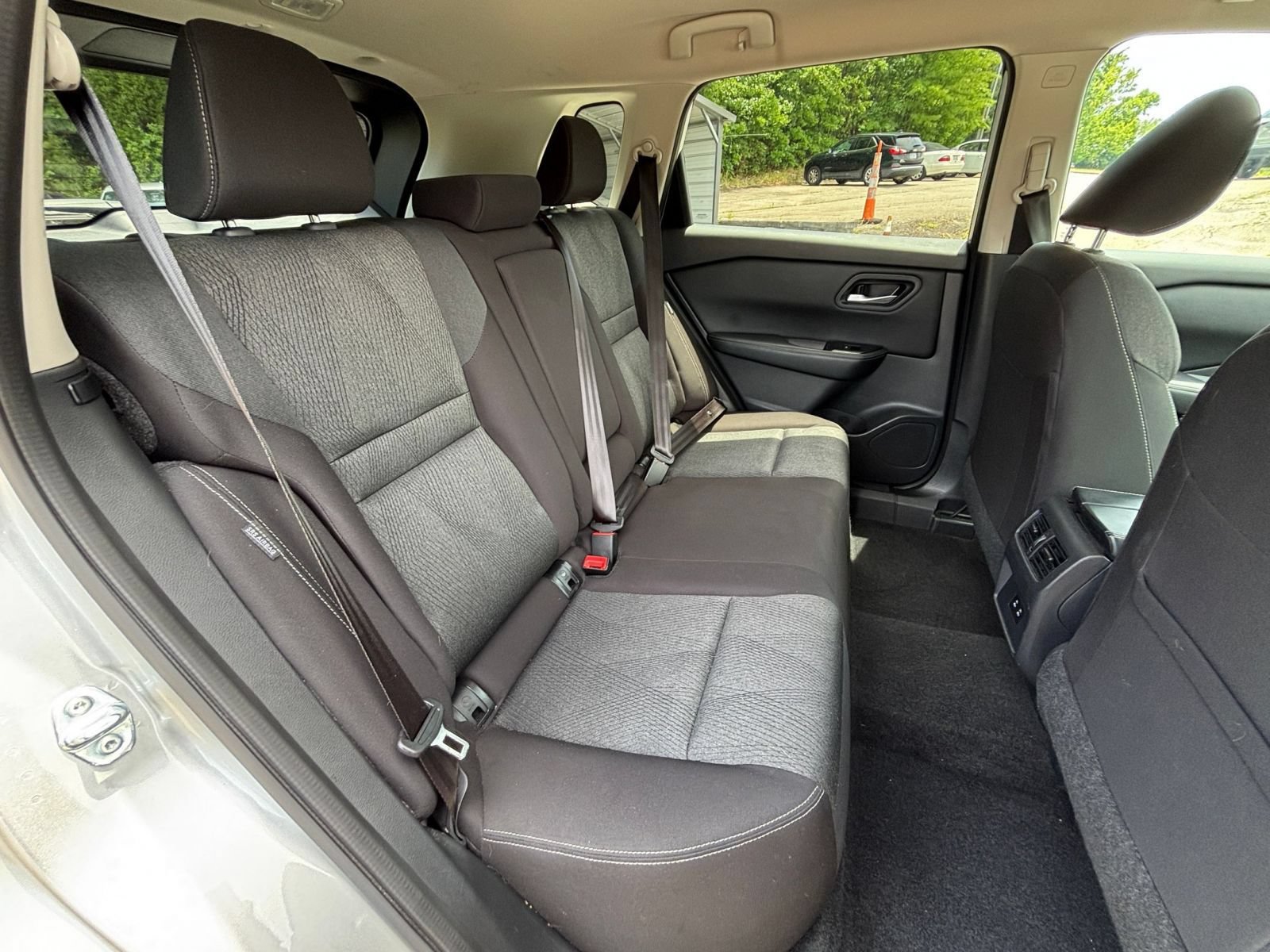 Used 2025 Nissan Rogue SV FWD image 36