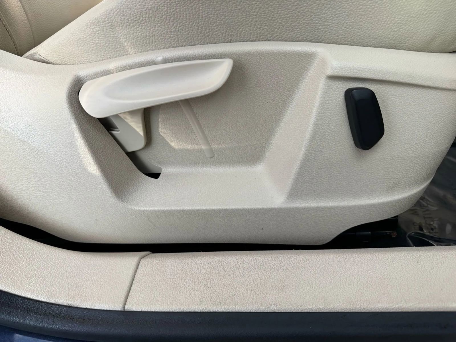 Used 2016 Volkswagen Tiguan SE image 18