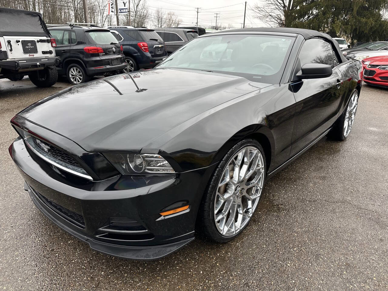 Used 2014 Ford Mustang Convertible image 2