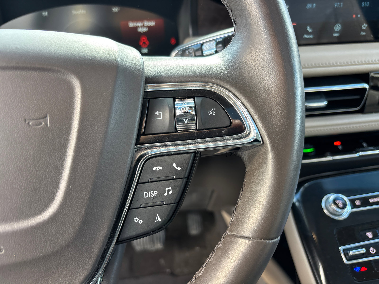 Certified 2022 Lincoln Nautilus Reserve w/ Cargo Utility Package image 18