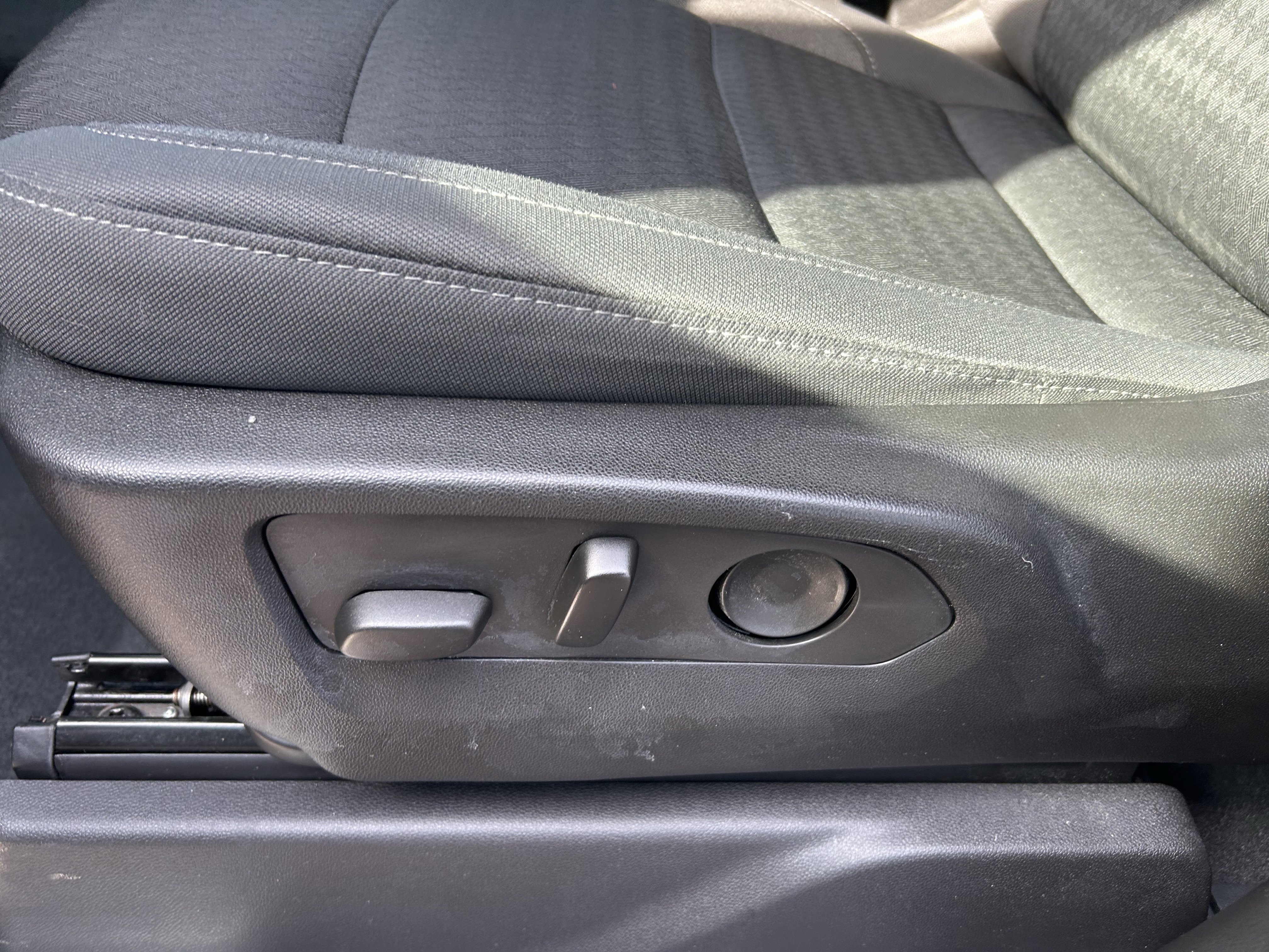 Used 2022 Chevrolet Silverado 1500 LT image 21