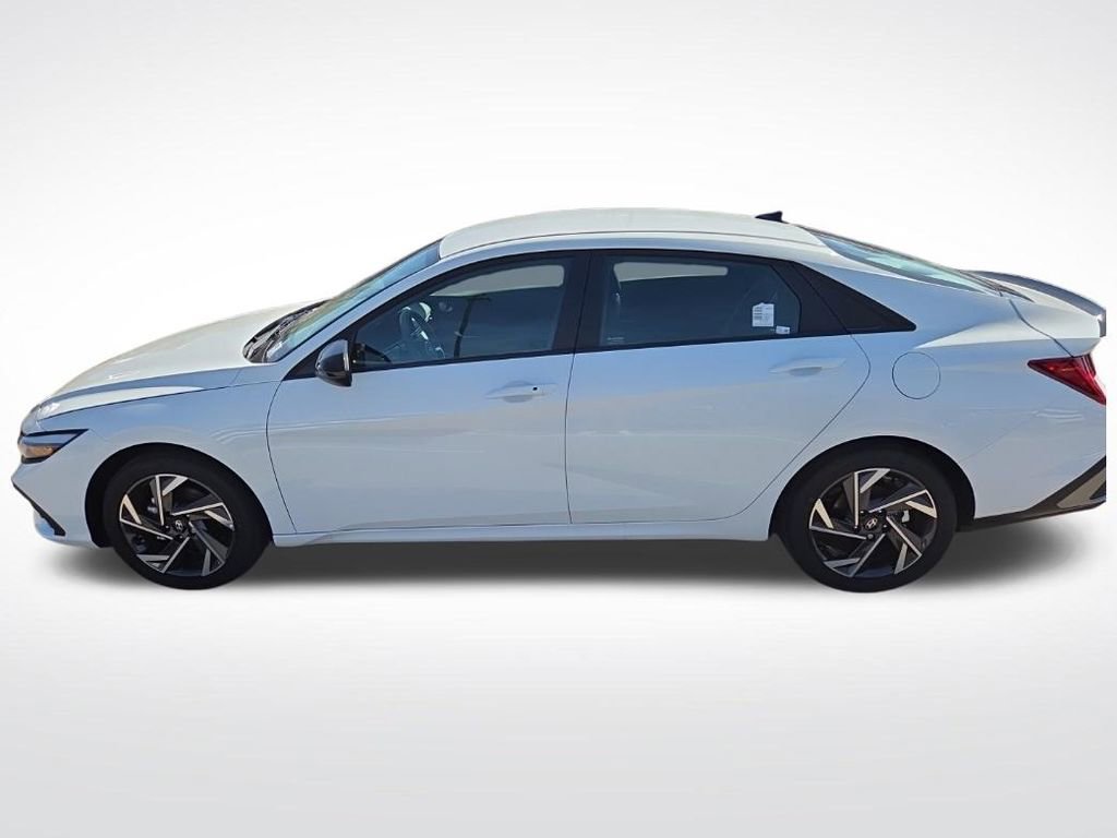 Used 2025 Hyundai Elantra SEL FWD image 6