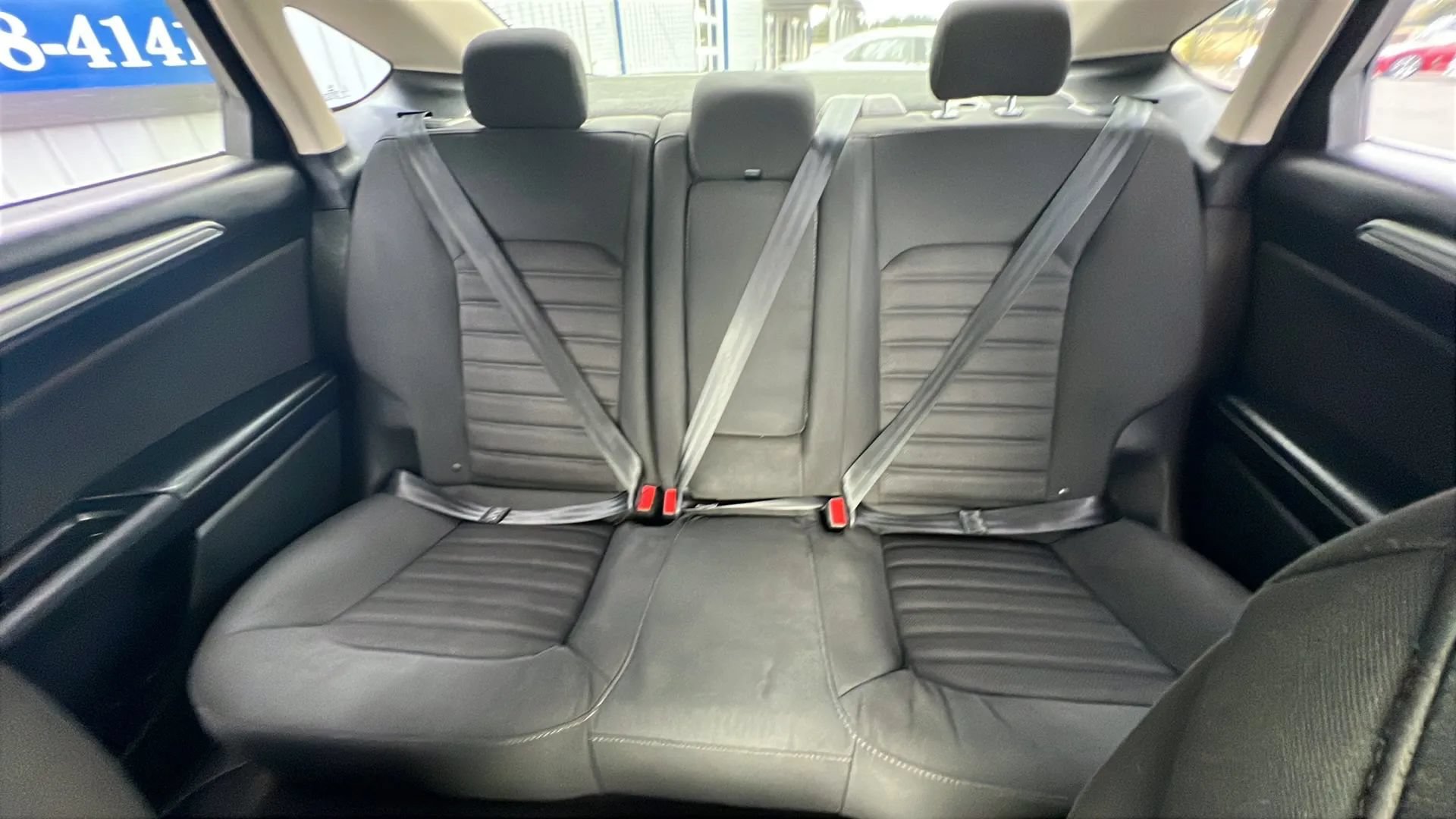 Used 2017 Ford Fusion SE FWD image 17