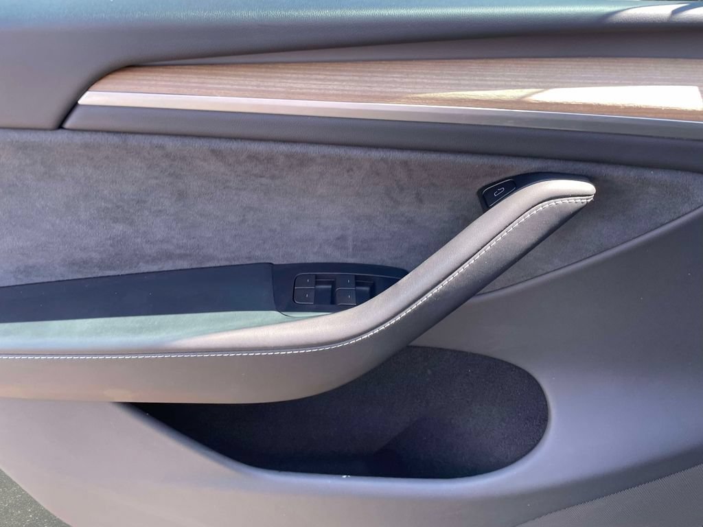 Used 2023 Tesla Model Y Long Range AWD/4WD image 17