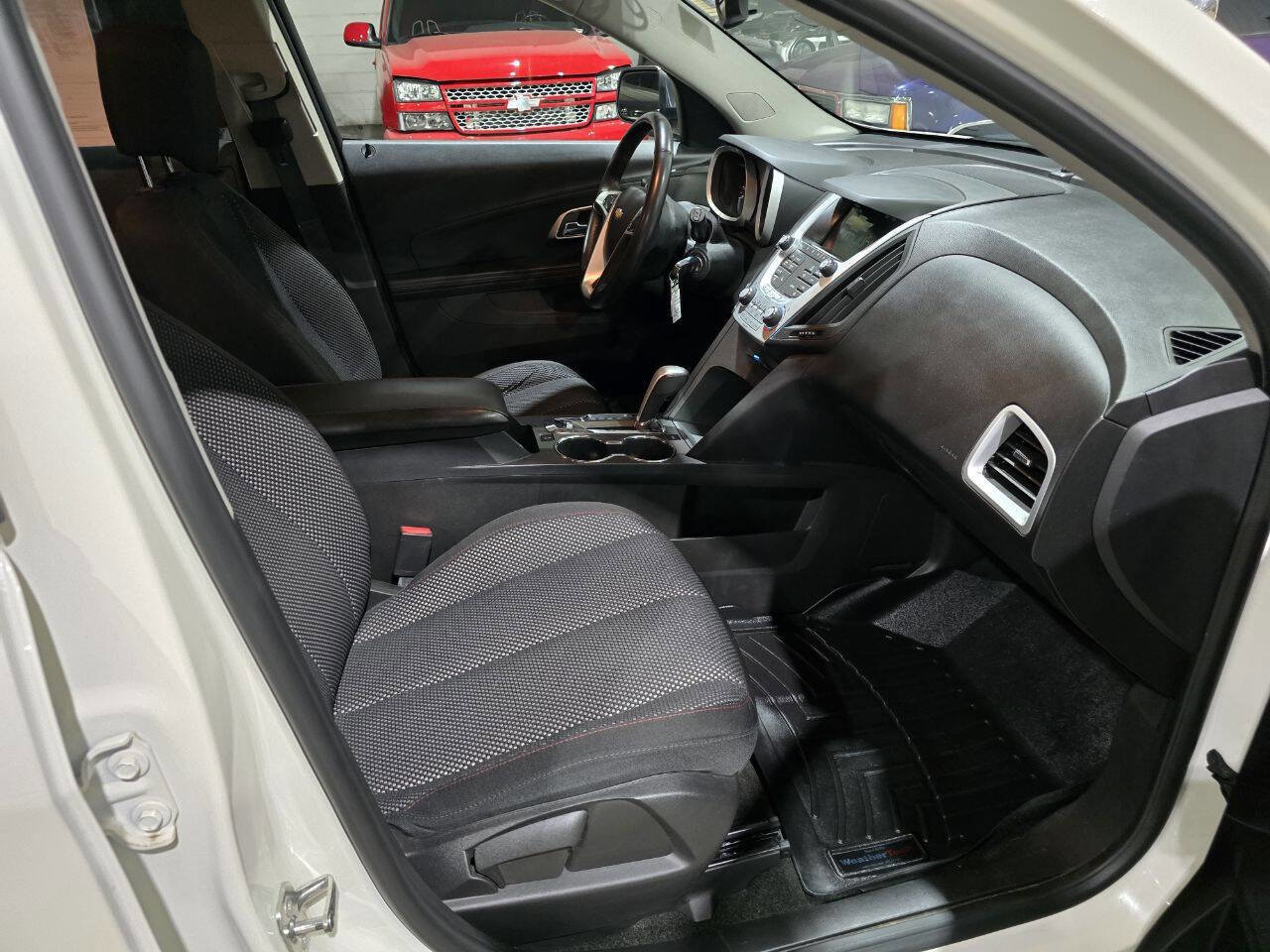 Used 2015 Chevrolet Equinox LT image 33
