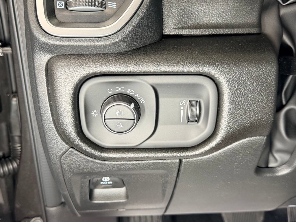 New 2026 RAM 1500 Express AWD/4WD image 18