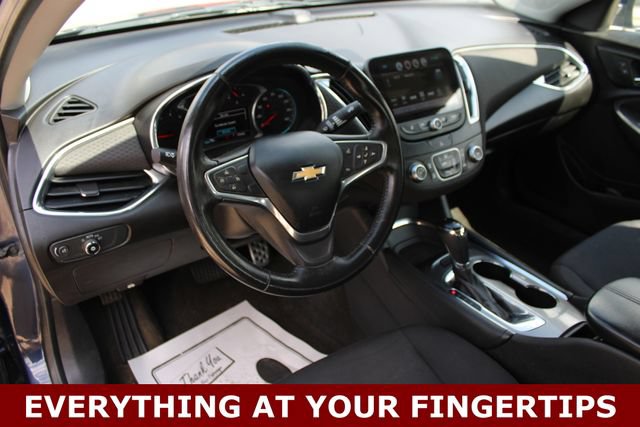 Used 2016 Chevrolet Malibu LT FWD image 2