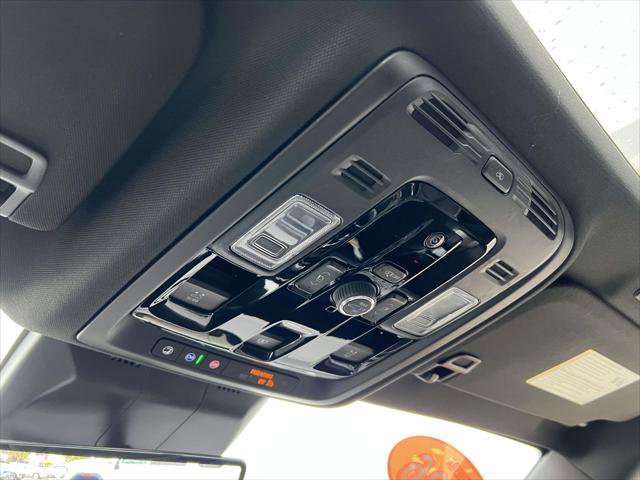 Used 2026 Cadillac Escalade ESV Sport w/ LPO, ONYX Package AWD/4WD image 36