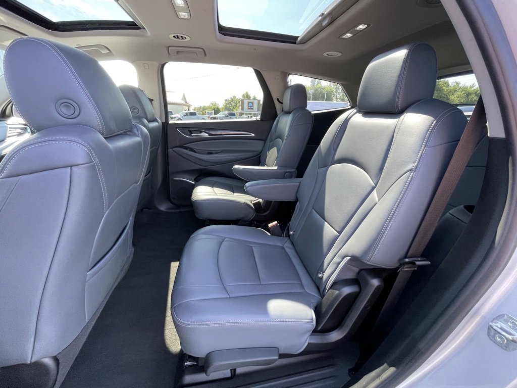 Used 2021 Buick Enclave Essence image 19