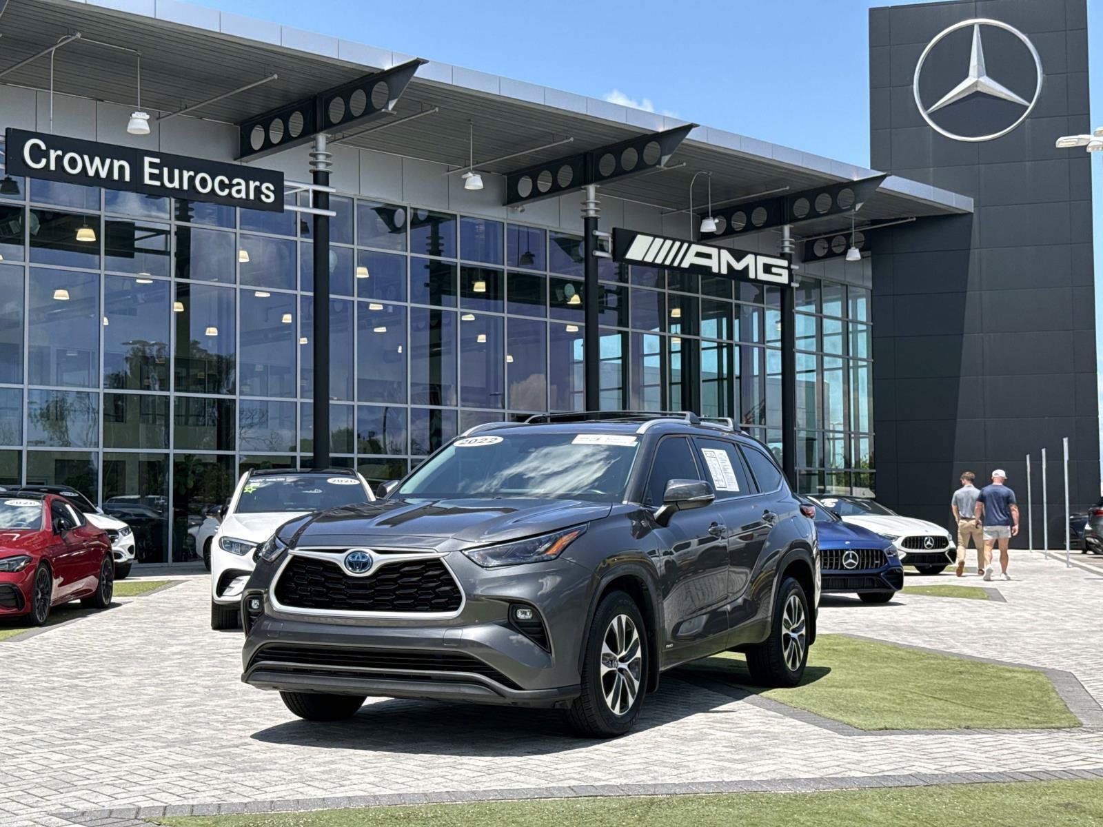 Used 2022 Toyota Highlander XLE AWD/4WD video 1