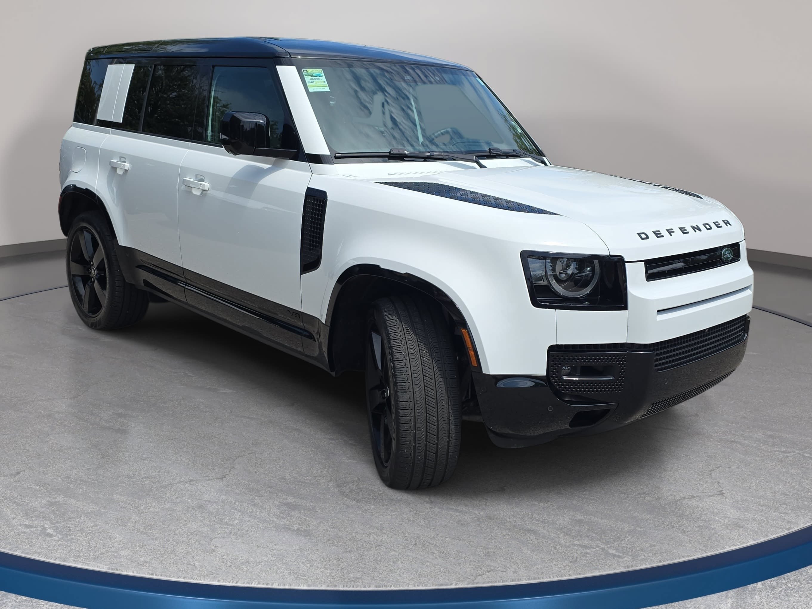 Certified 2025 Land Rover Defender 110 V8 AWD/4WD image 3