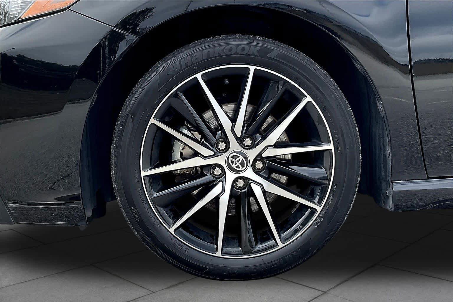 Used 2023 Toyota Camry SE FWD image 11