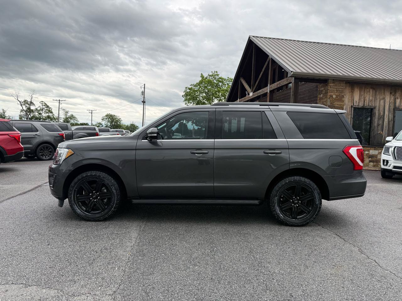 Used 2019 Ford Expedition XLT w/ Equipment Group 201A RWD image 3