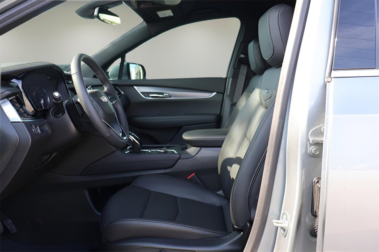 New 2025 Cadillac XT6 Luxury image 13