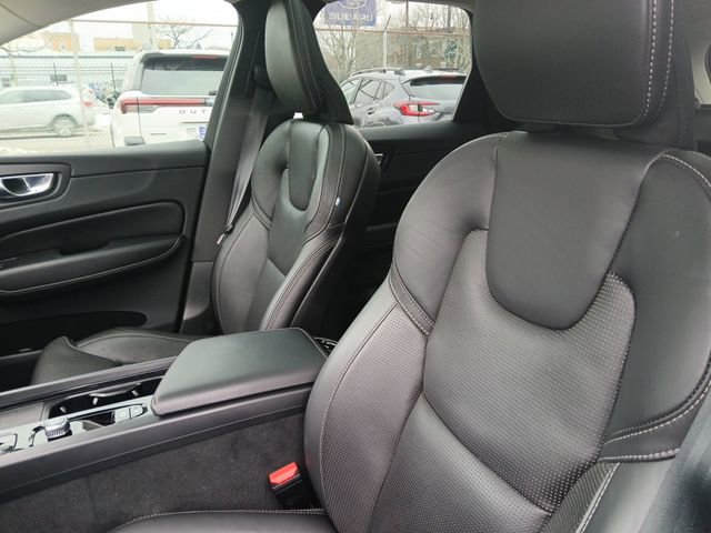 Used 2022 Volvo XC60 B5 Inscription w/ Climate Package image 21