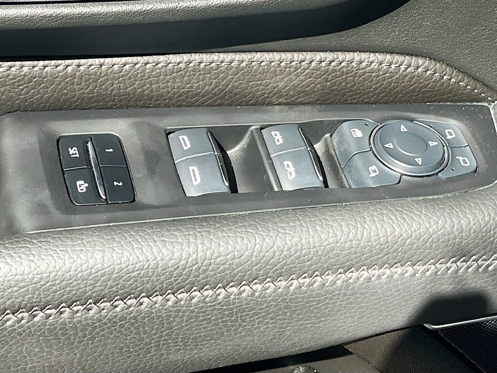 Used 2024 GMC Yukon XL Denali AWD/4WD image 18