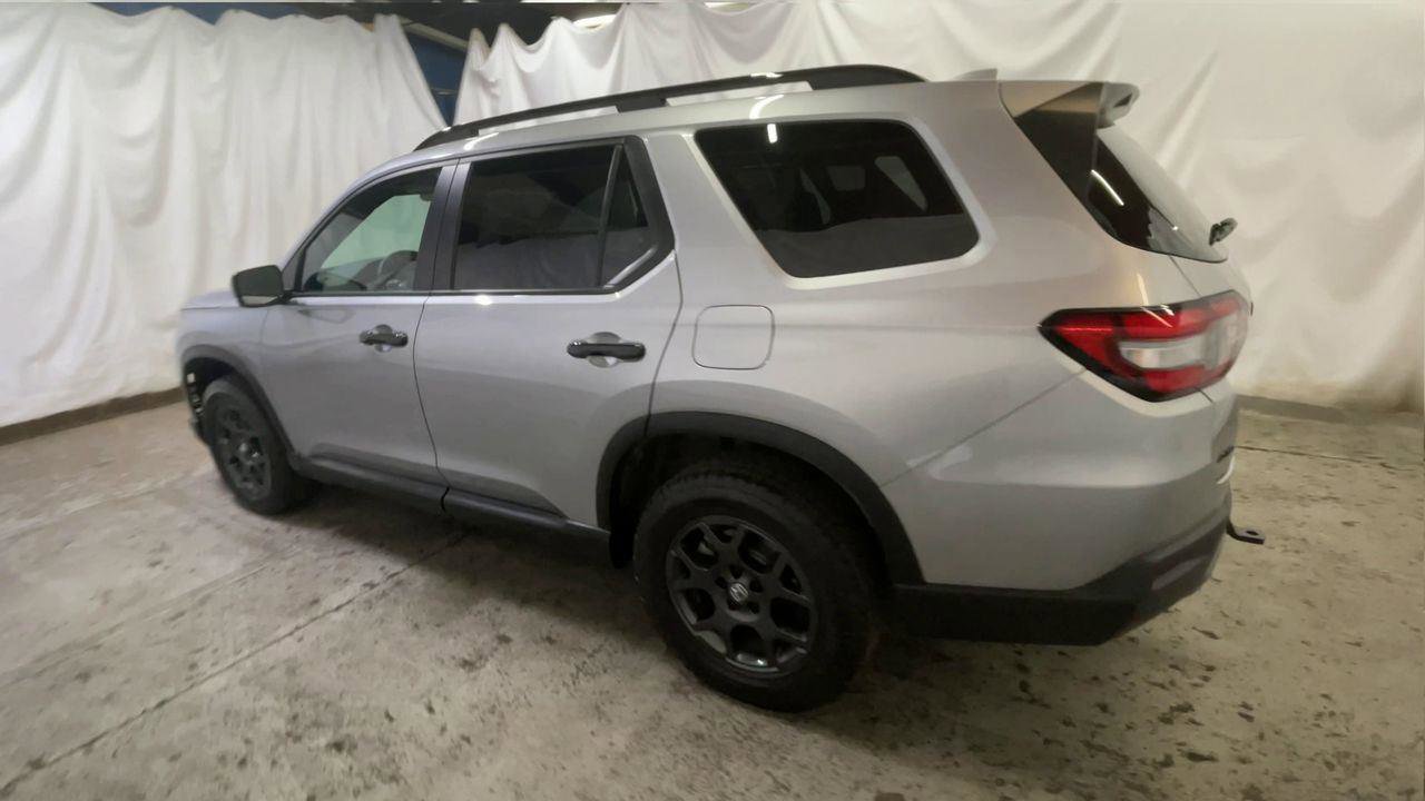 Certified 2025 Honda Pilot TrailSport image 6