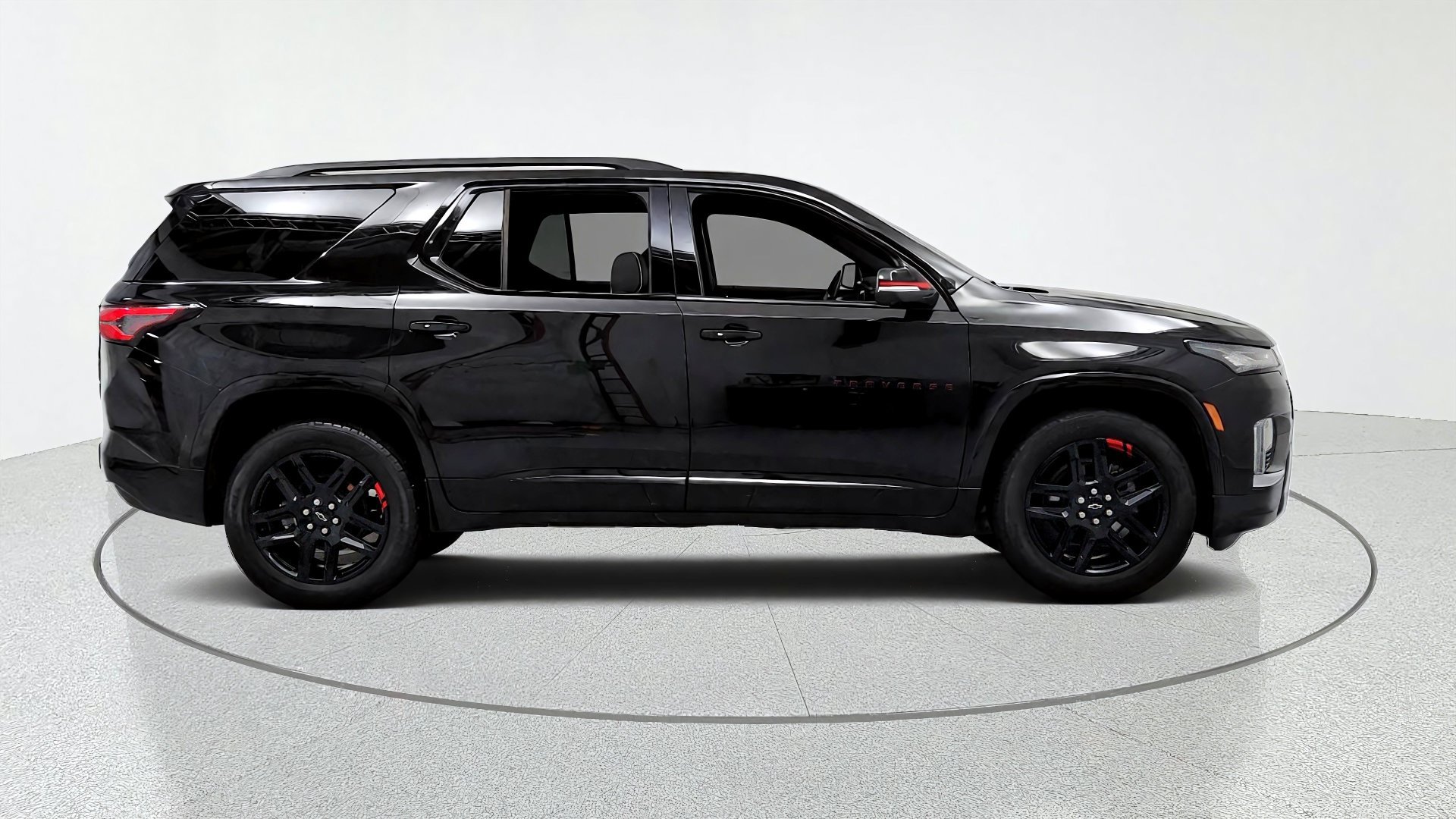 Certified 2023 Chevrolet Traverse Premier w/ Redline Edition FWD image 6