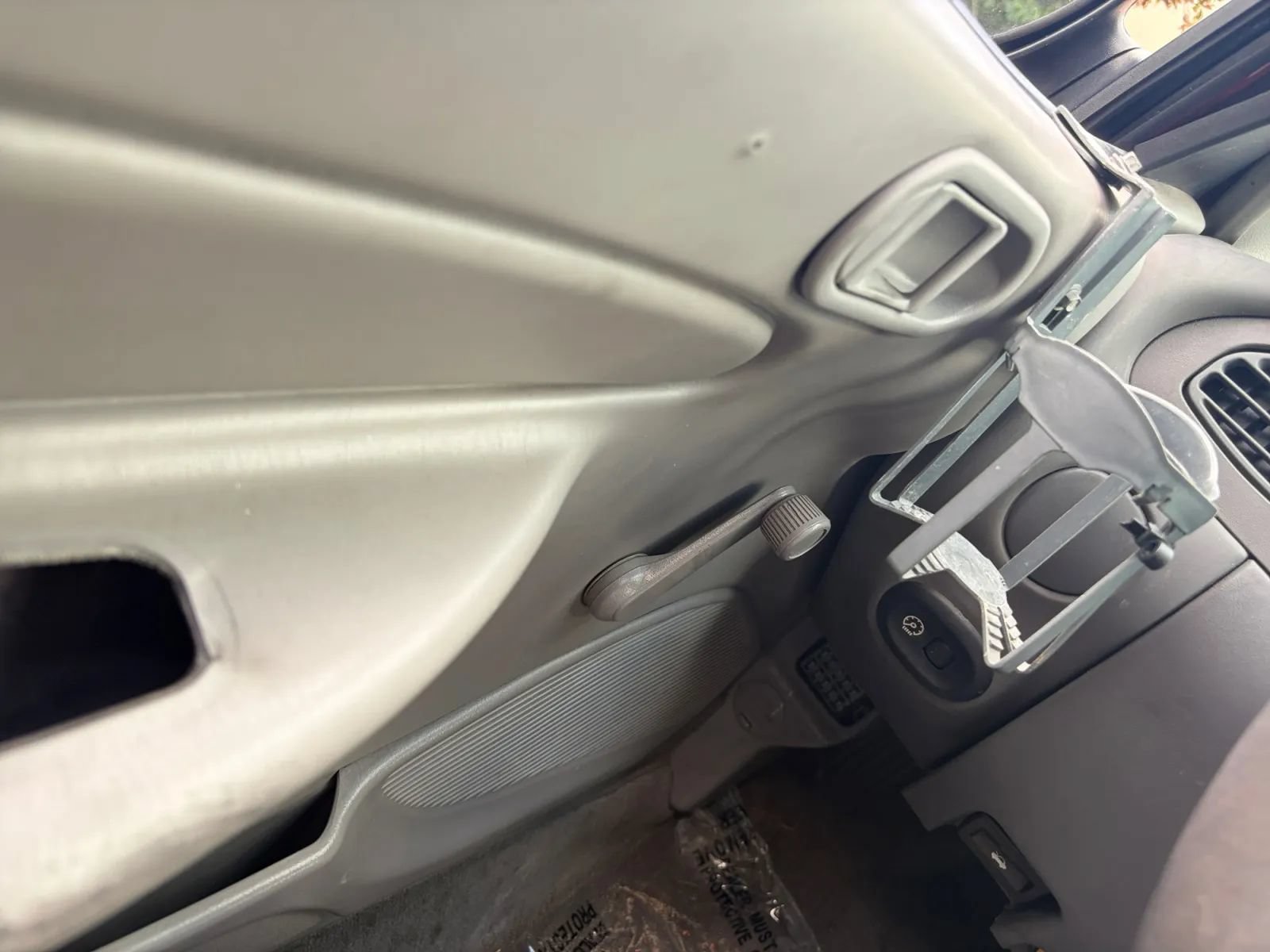 Used 2002 Ford Escort Sedan FWD image 17