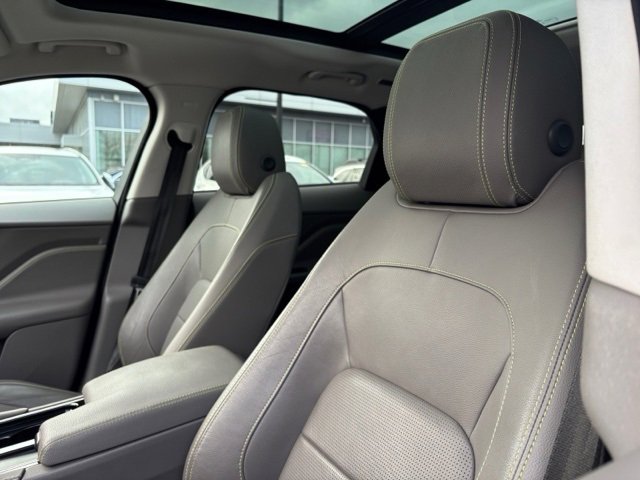 Used 2018 Jaguar F-PACE R-Sport image 23