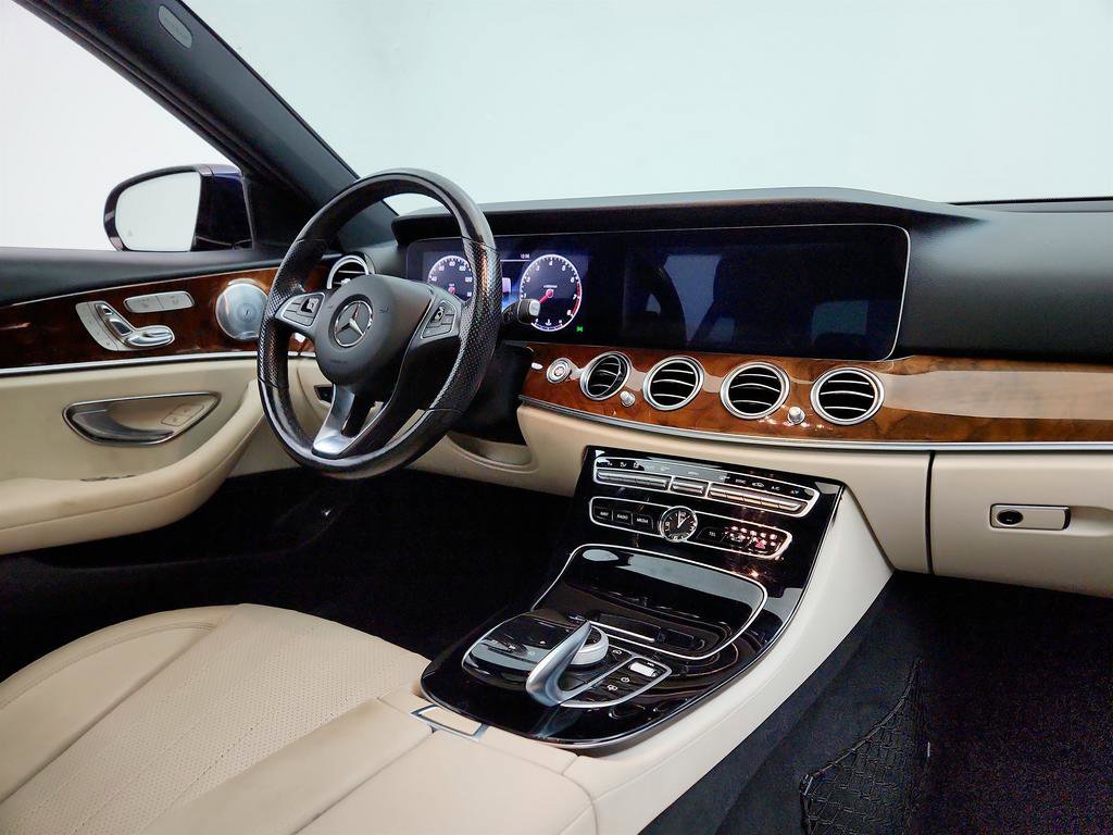 Used 2018 Mercedes-Benz E 300 4MATIC w/ Premium 2 Package image 27