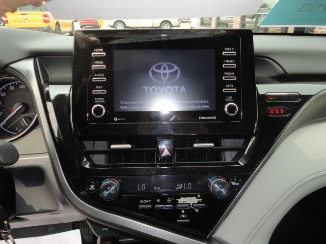 Used 2022 Toyota Camry SE image 6