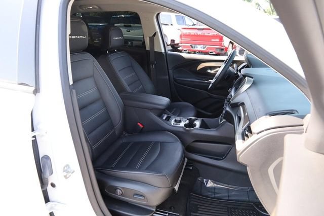 Used 2024 GMC Terrain Denali w/ Denali Premium Package AWD/4WD image 30