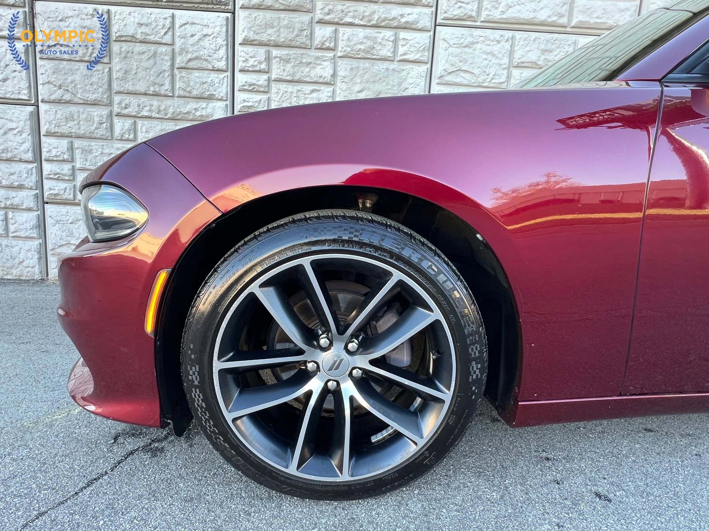 Used 2019 Dodge Charger SXT w/ Leather Interior Group image 9
