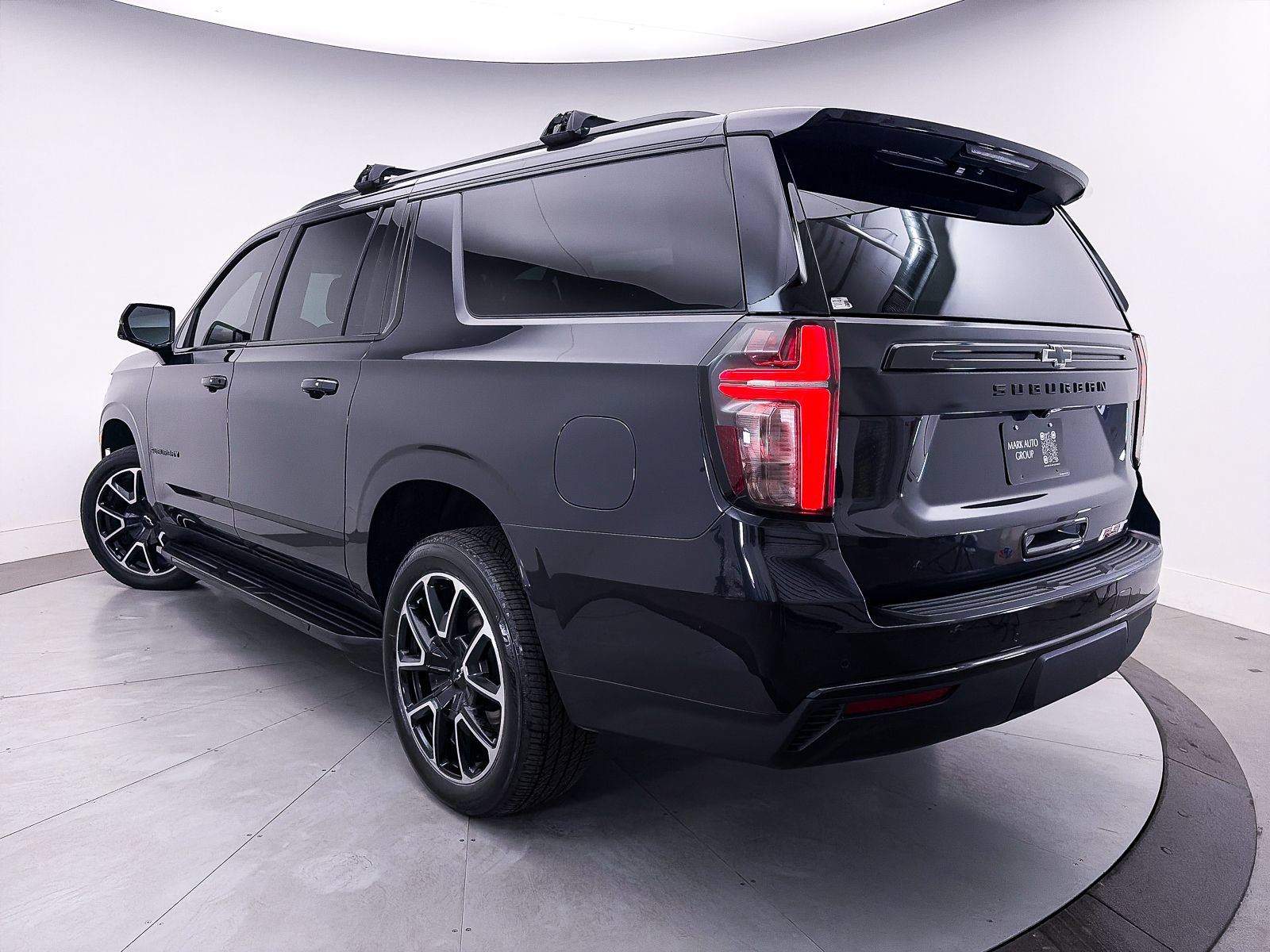 Used 2023 Chevrolet Suburban RST w/ Luxury Package RWD image 2