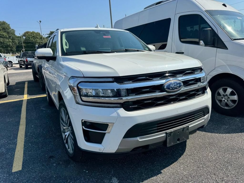 Used 2023 Ford Expedition Limited AWD/4WD image 2
