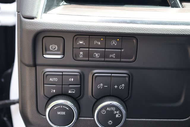 Used 2025 Chevrolet Tahoe LS AWD/4WD image 16