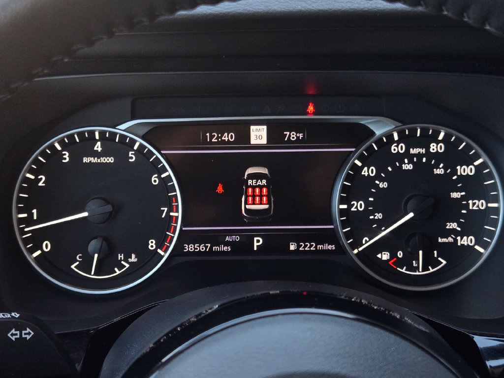 Used 2025 Nissan Pathfinder SL AWD/4WD image 34
