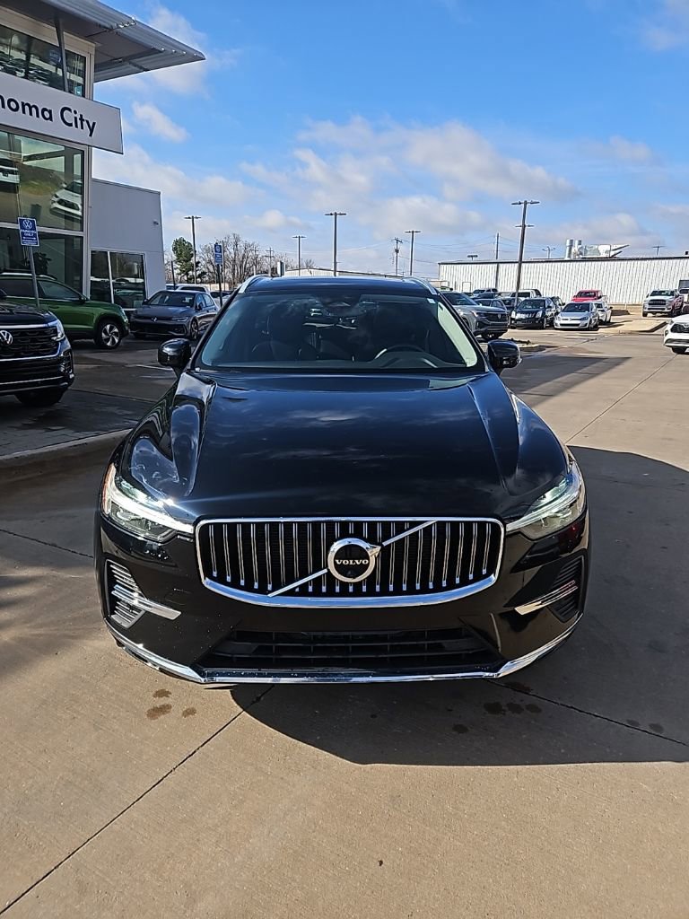Used 2023 Volvo XC60 B5 Plus FWD image 2