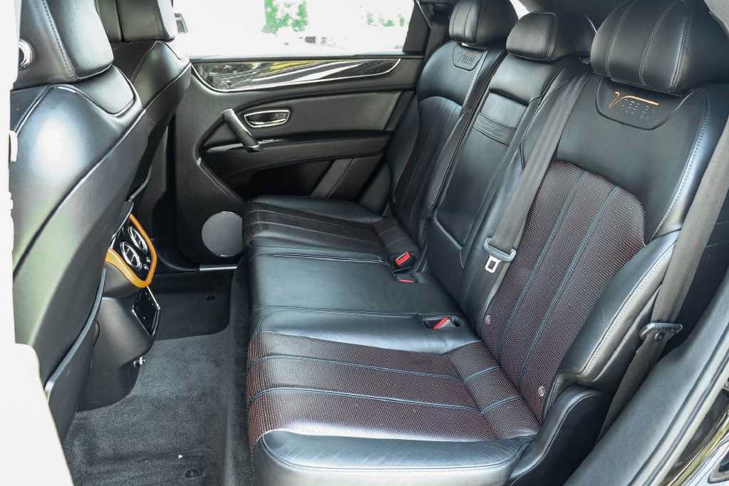 Used 2020 Bentley Bentayga AWD/4WD image 28