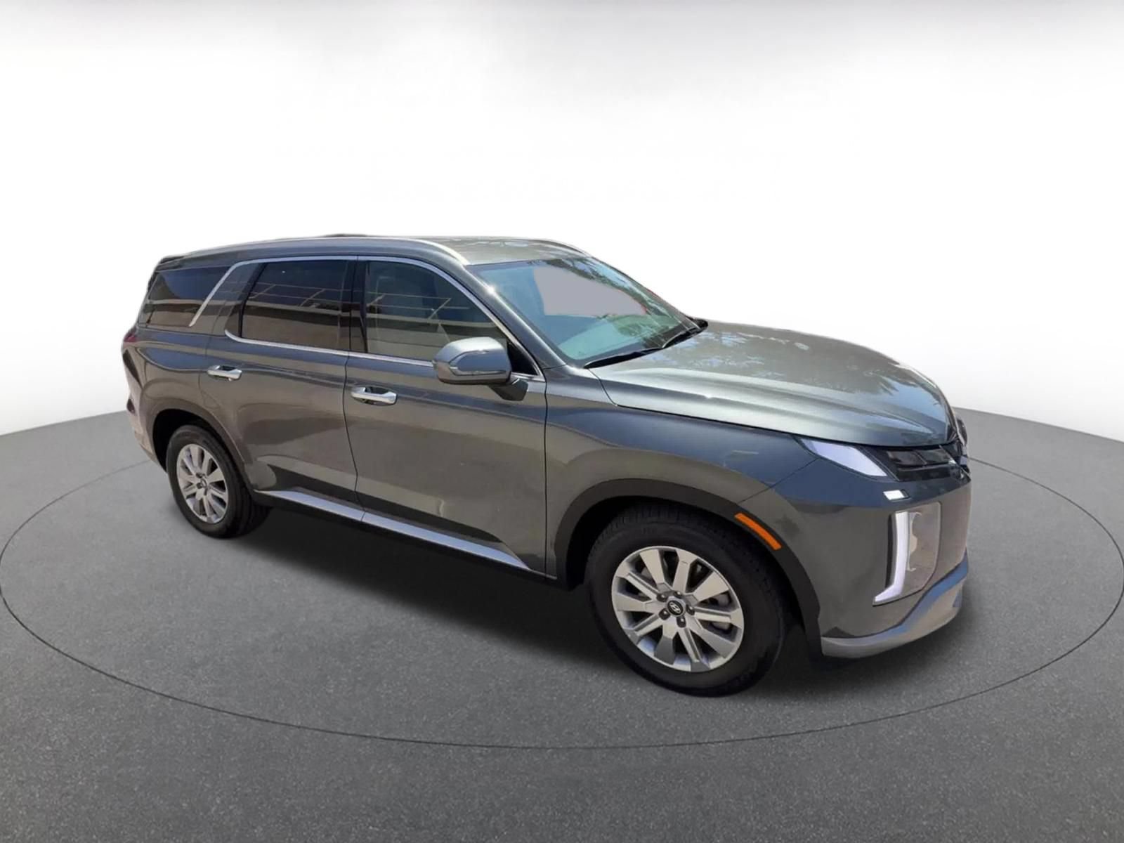 Used 2025 Hyundai Palisade SEL FWD image 2
