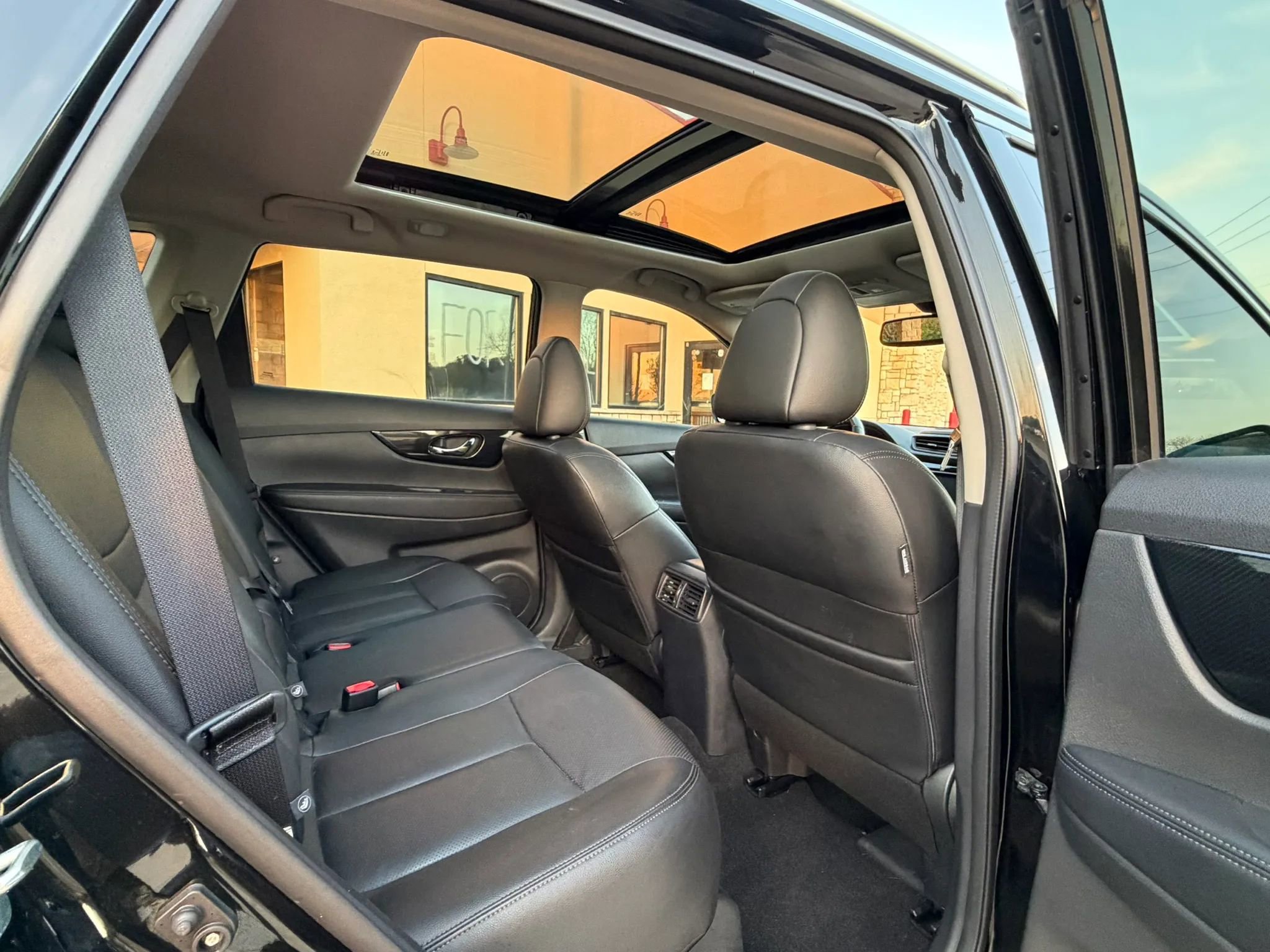 Used 2018 Nissan Rogue SL w/ Premium Package FWD image 12