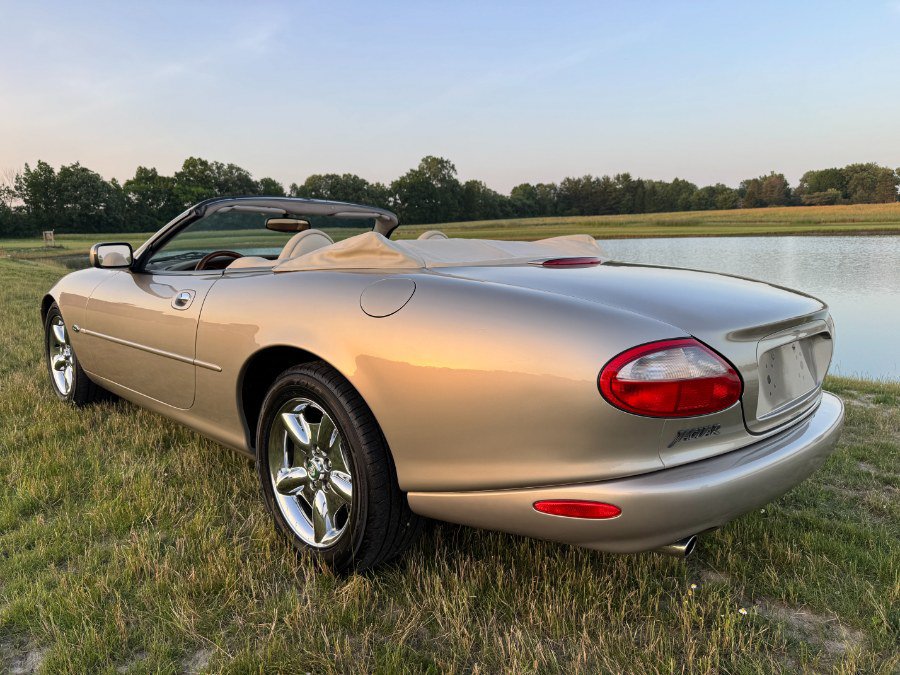 Used 1997 Jaguar XK8 Convertible RWD image 17