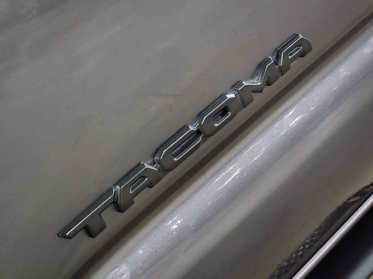 Used 2021 Toyota Tacoma TRD Off-Road w/ Technology Package AWD/4WD image 23